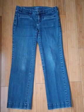 LOFT Medium Blue Straight-Leg Jeans. Size 2P